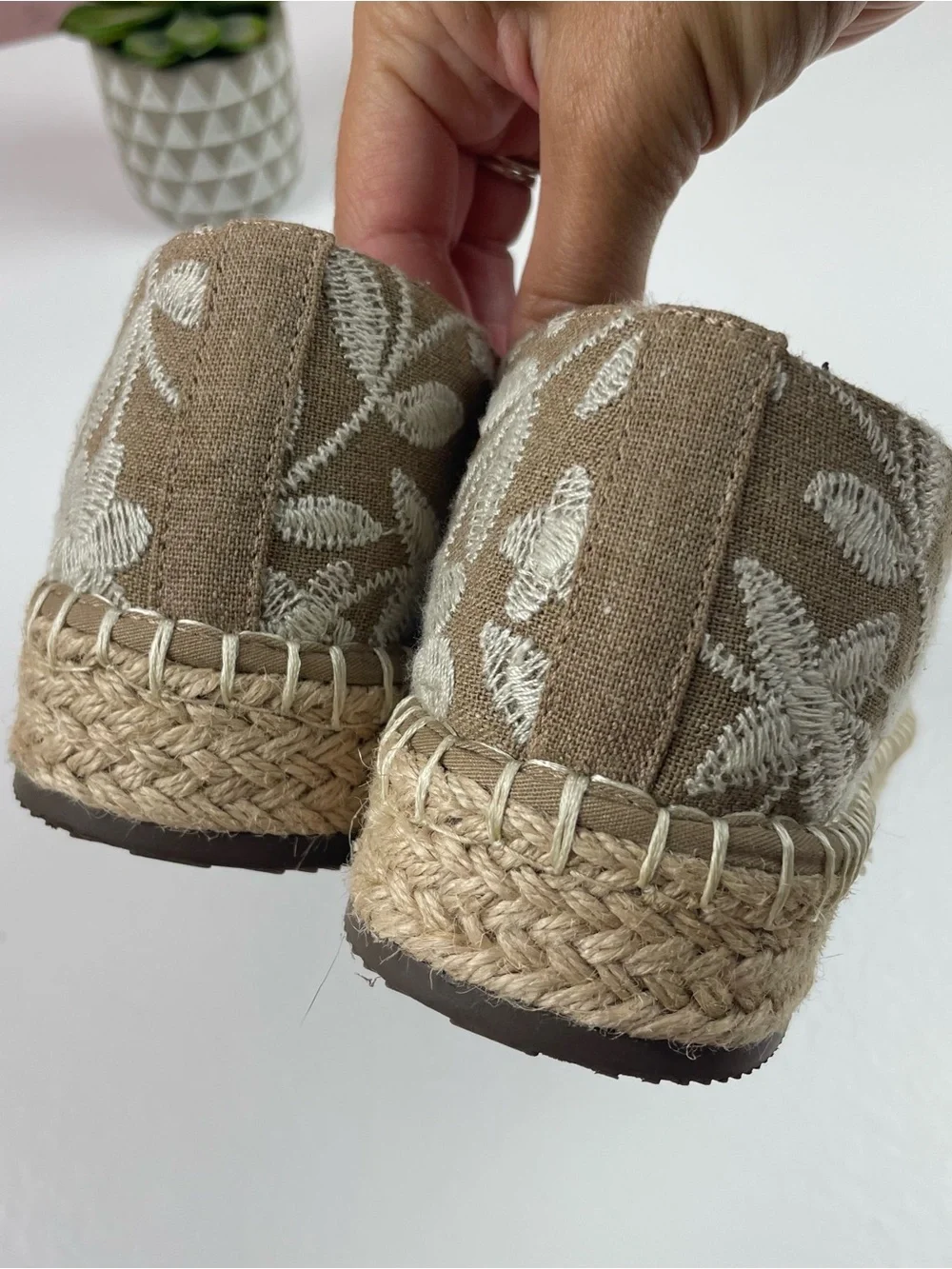 Joie Tan White Floral Embroidered Cara Espadrille Shoes Women Size 8.5